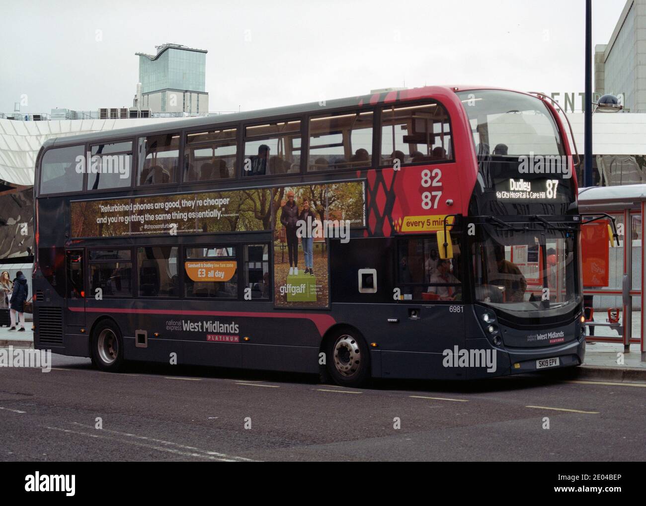 Birmingham, Regno Unito - 22 febbraio 2020: Un autobus a due piani gestito da West Midlands sulla strada. Foto Stock