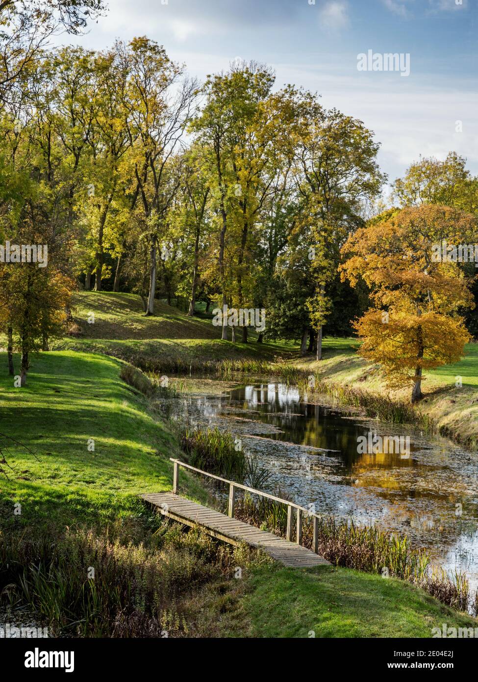 Elizabethan Water Garden vicino Lyveden New Bield, una magnifica casa estiva elisabettiana incompiuta nella parte orientale del Northamptonshire, Inghilterra. Foto Stock