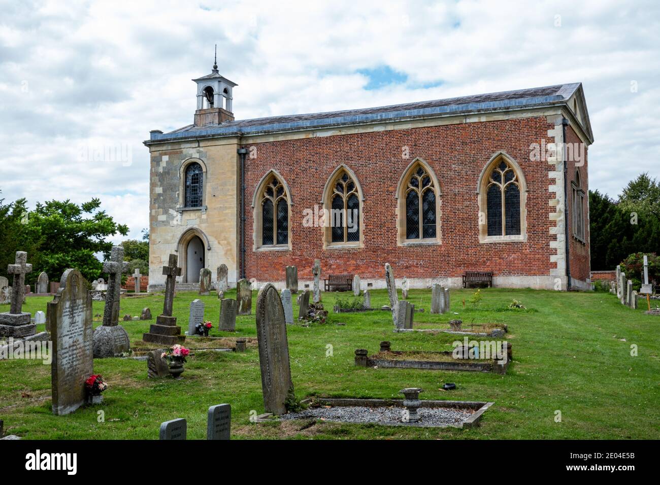 La chiesa parrocchiale di Sant'Andrea (non National Trust) nei terreni della tenuta di Wimpole, Cambridgeshire, Inghilterra. Foto Stock