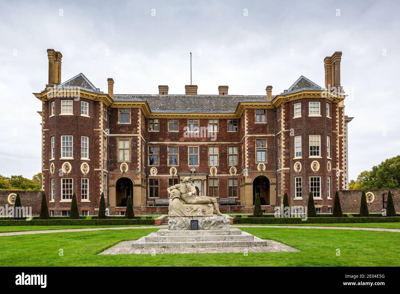Ham House è una casa storica situata accanto al Tamigi a Ham, a sud di Richmond a Londra. Foto Stock