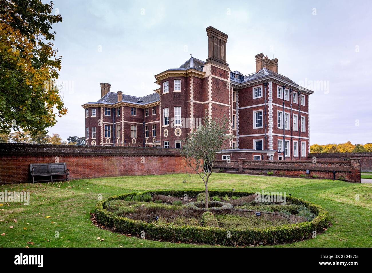 Ham House è una casa storica situata accanto al Tamigi a Ham, a sud di Richmond a Londra. Foto Stock