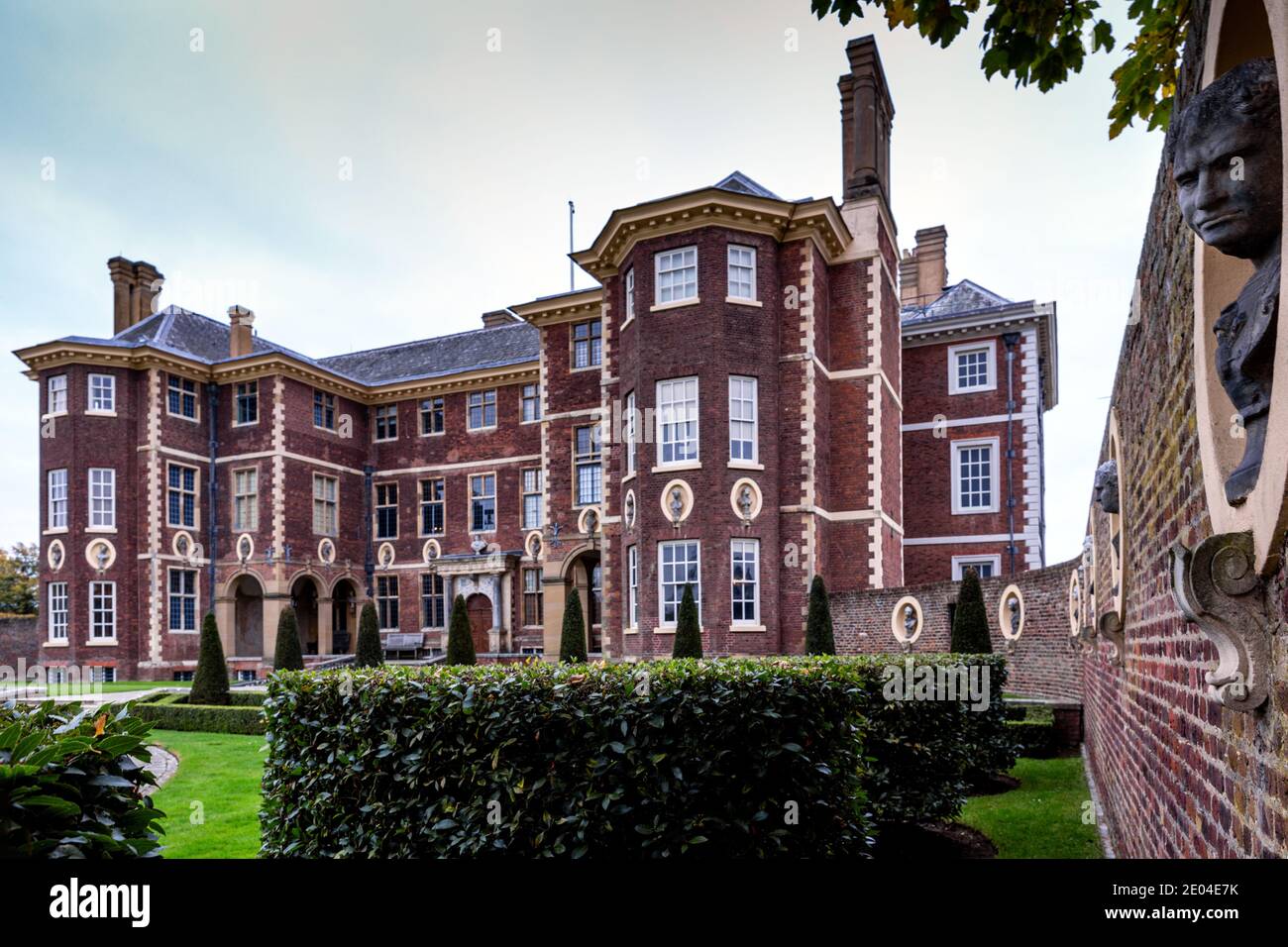 Ham House è una casa storica situata accanto al Tamigi a Ham, a sud di Richmond a Londra. Foto Stock