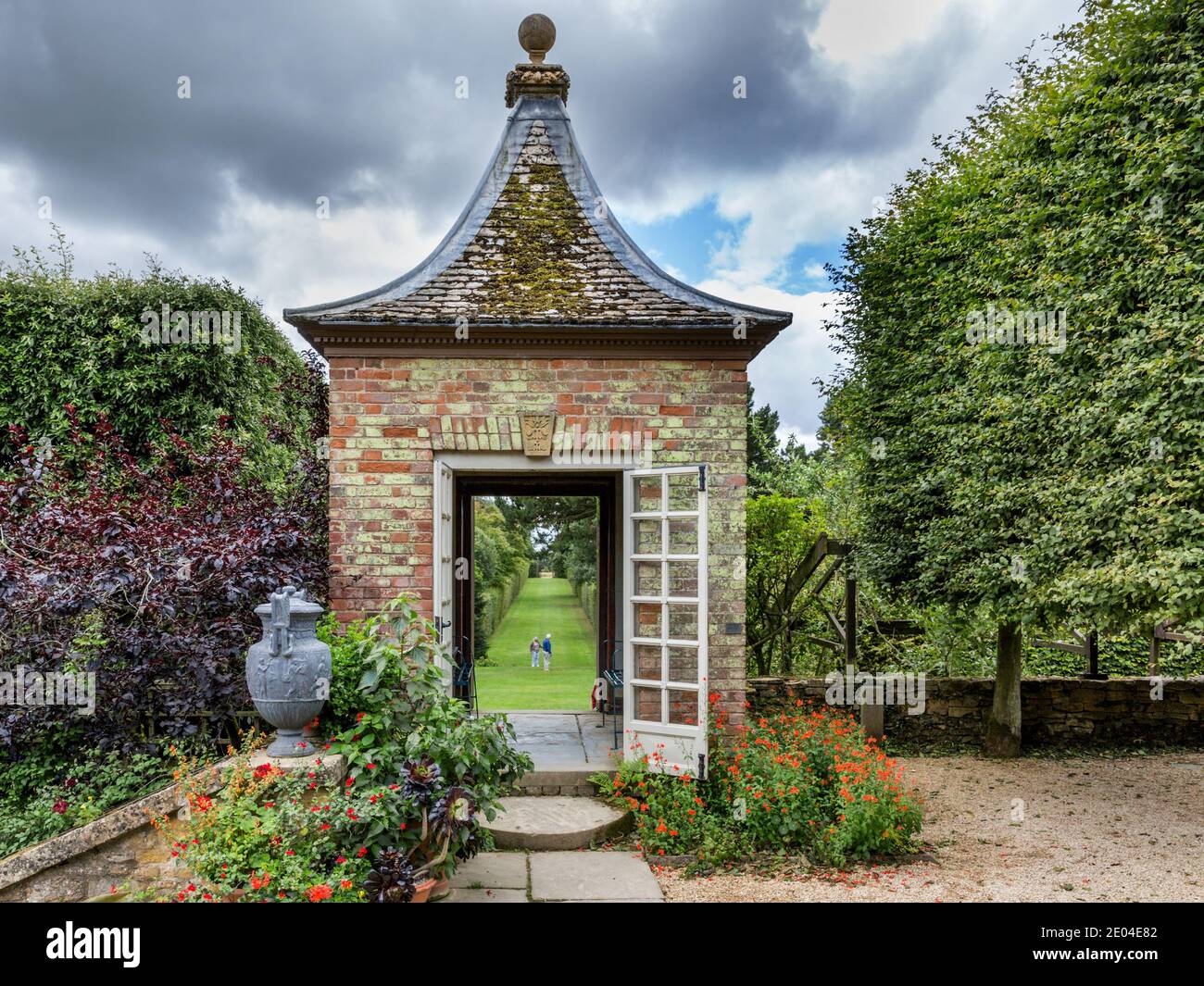 I bellissimi giardini in estate al Hidcote Manor Garden nel Cotswolds, Hidcote, Gloucestershire, Inghilterra. Foto Stock