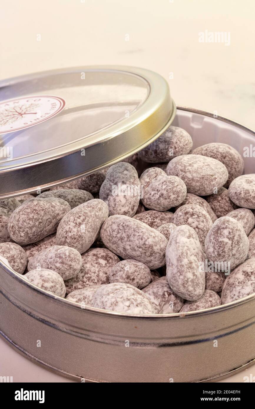 Tin of Millican Pecan Co. Toffee Pecans cioccolato, Stati Uniti Foto Stock