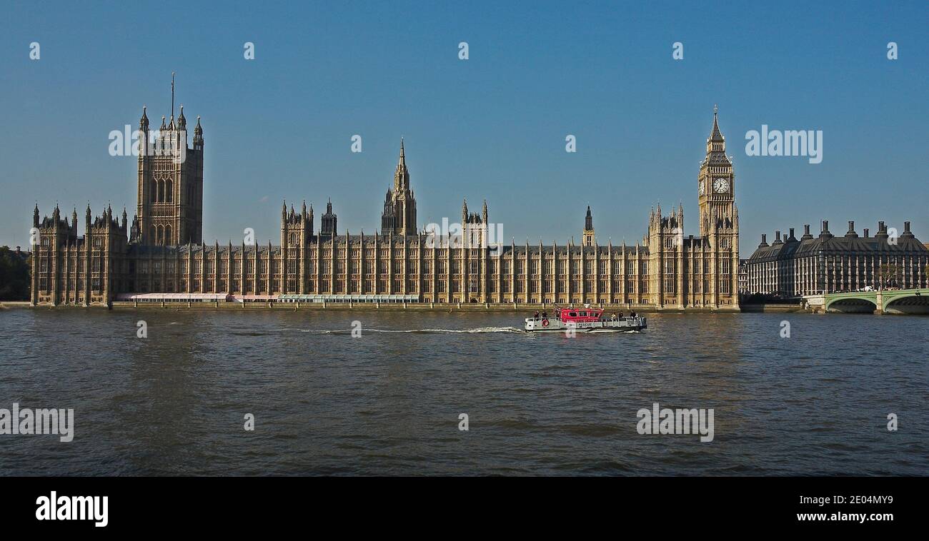 GRAN BRETAGNA / Inghilterra / Londra /The UK Parliament 'House of Commons' dalla riva sud del fiume Tamigi Foto Stock