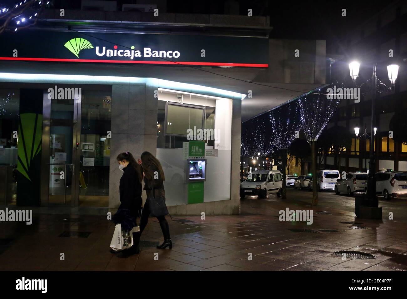 Oviedo, Spagna. 29 Dic 2020. Oviedo, SPAGNA: La filiale Unicaja Banco a Oviedo durante la fusione tra Unicaja Banco e Liberbank a Oviedo, Spagna, il 29 dicembre 2020. (Foto di Alberto Brevers/Pacific Press) Credit: Pacific Press Media Production Corp./Alamy Live News Foto Stock