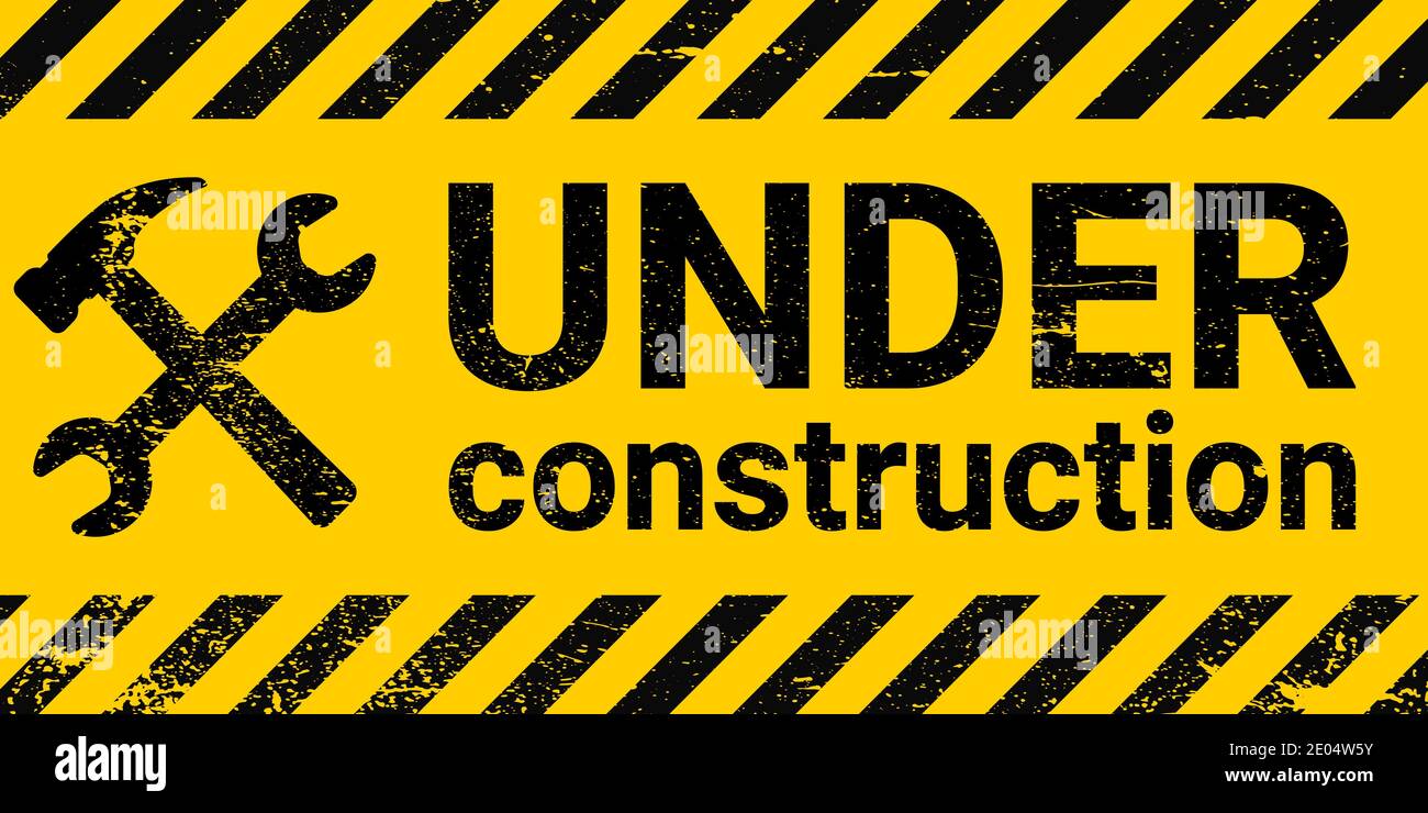 in costruzione banner segno vettore nero e giallo strisce diagonali in costruzione, martello e chiave di riparazione segno con grunge texture Illustrazione Vettoriale