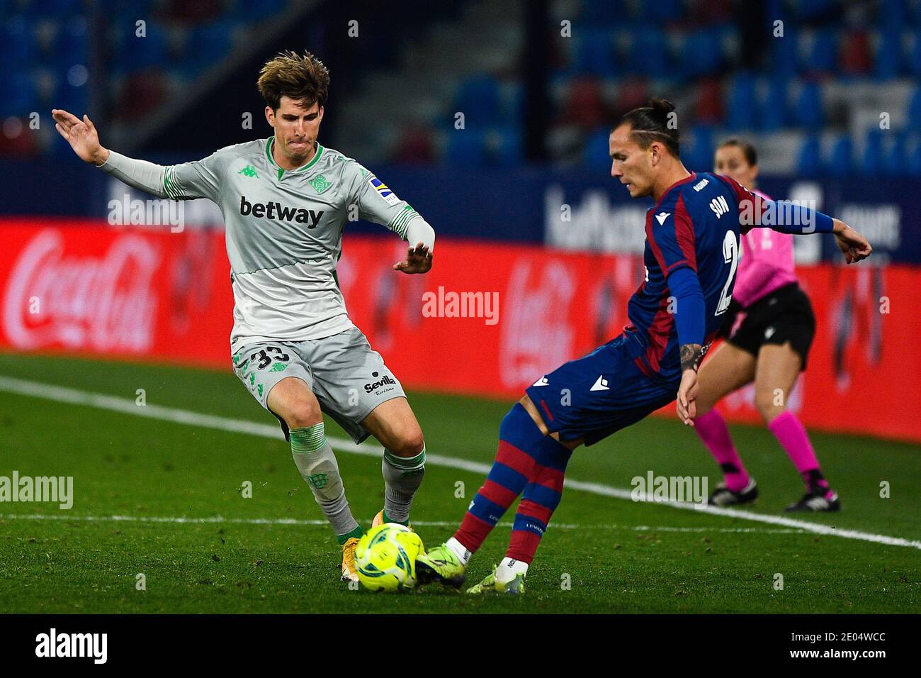 VALENCIA, SPAGNA - DICEMBRE 29: Juan Miranda di Real Betis, Figlio di Levante durante la Liga Santander partita tra Levante UD e Real Betis a Ciut Foto Stock