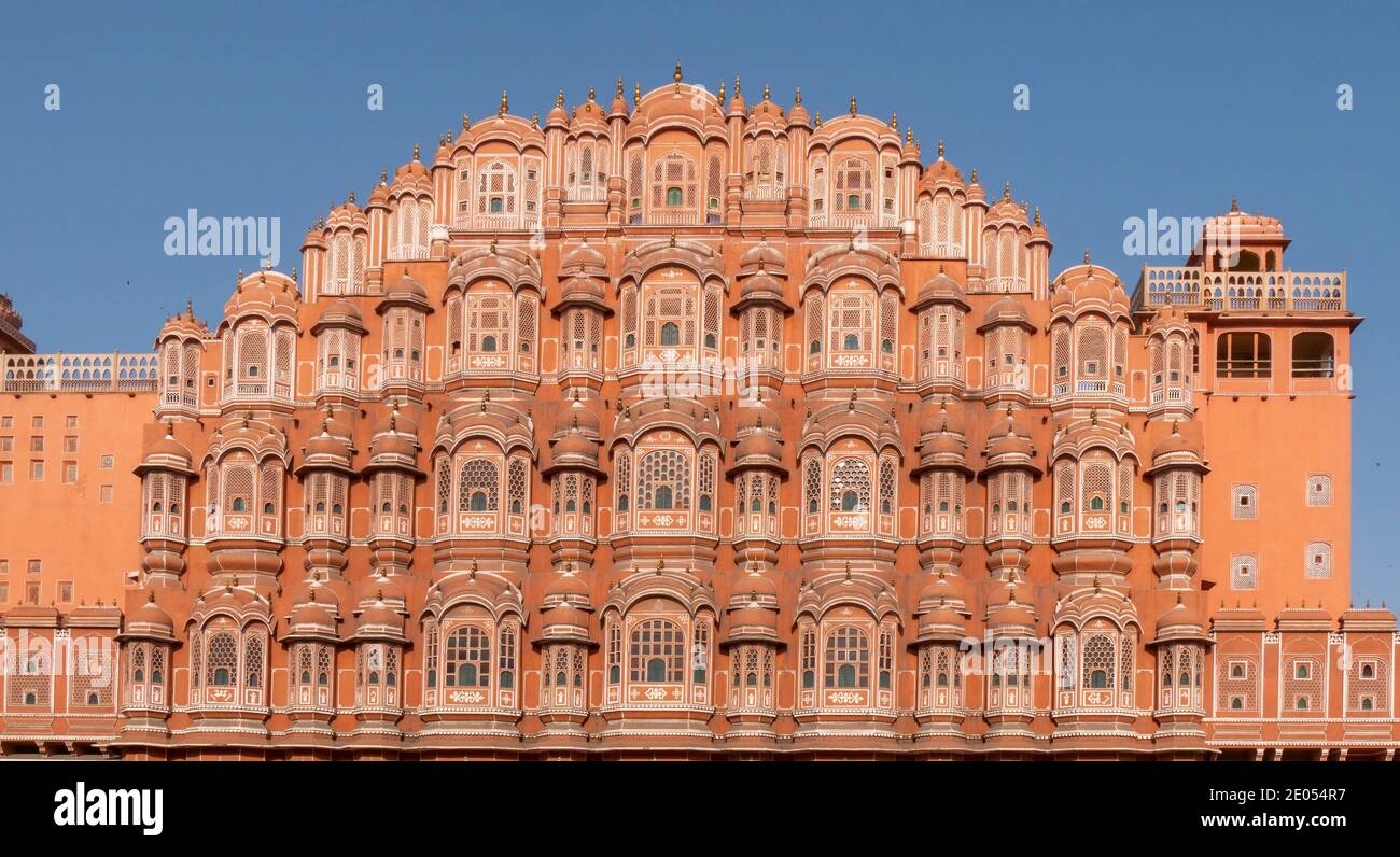 la facciata del palazzo hawa mahal a jaipur, india Foto Stock