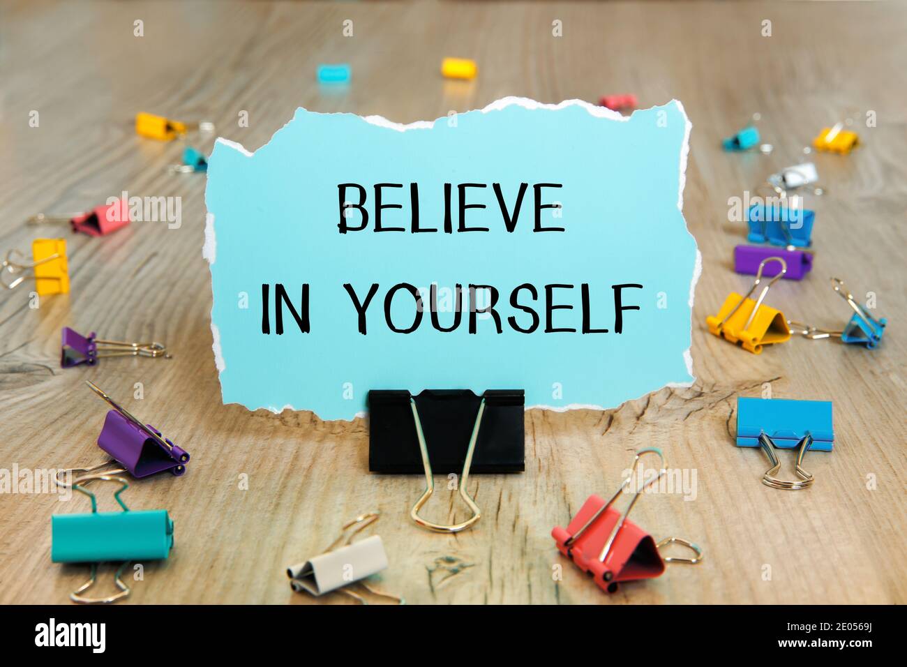 Segno di testo che mostra credere in te stesso. Foto concettuale che incoraggia qualcuno a motivare la fiducia in se stessi Foto Stock