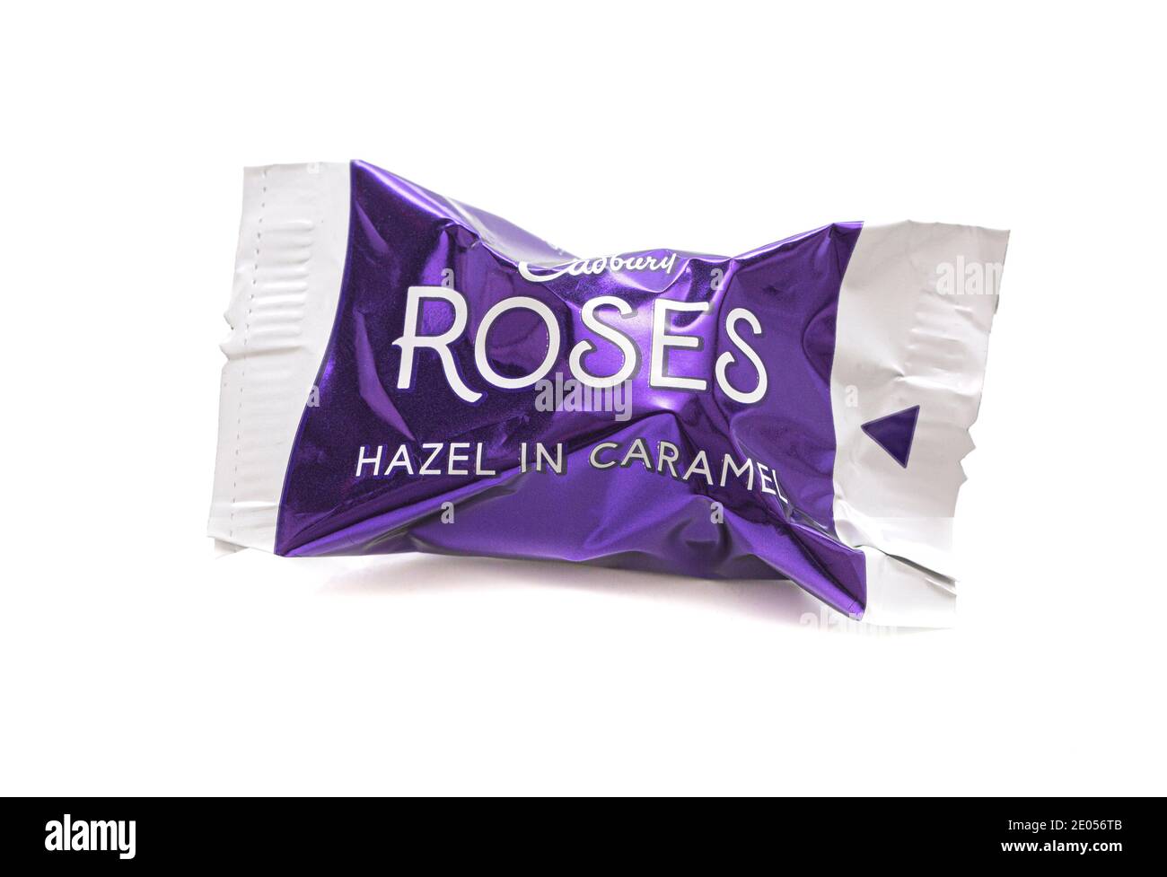 SWINDON, UK - 29 DICEMBRE 2020: Cadbury Roses Hazel in cioccolato al caramello su sfondo bianco. Foto Stock