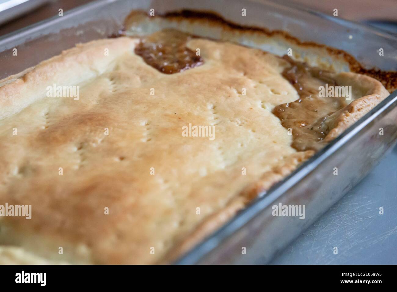 Torta di funghi e cipolle Foto Stock