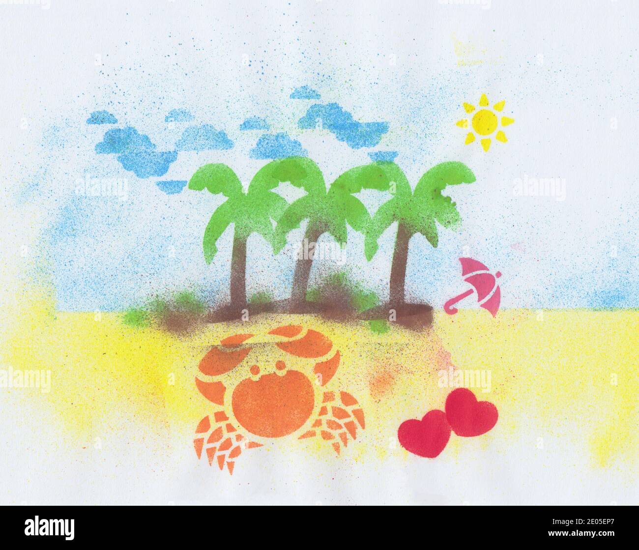 Sfondo estivo. Una spiaggia con tre palme, un ombrellone, un granchio e due cuori. Foto Stock