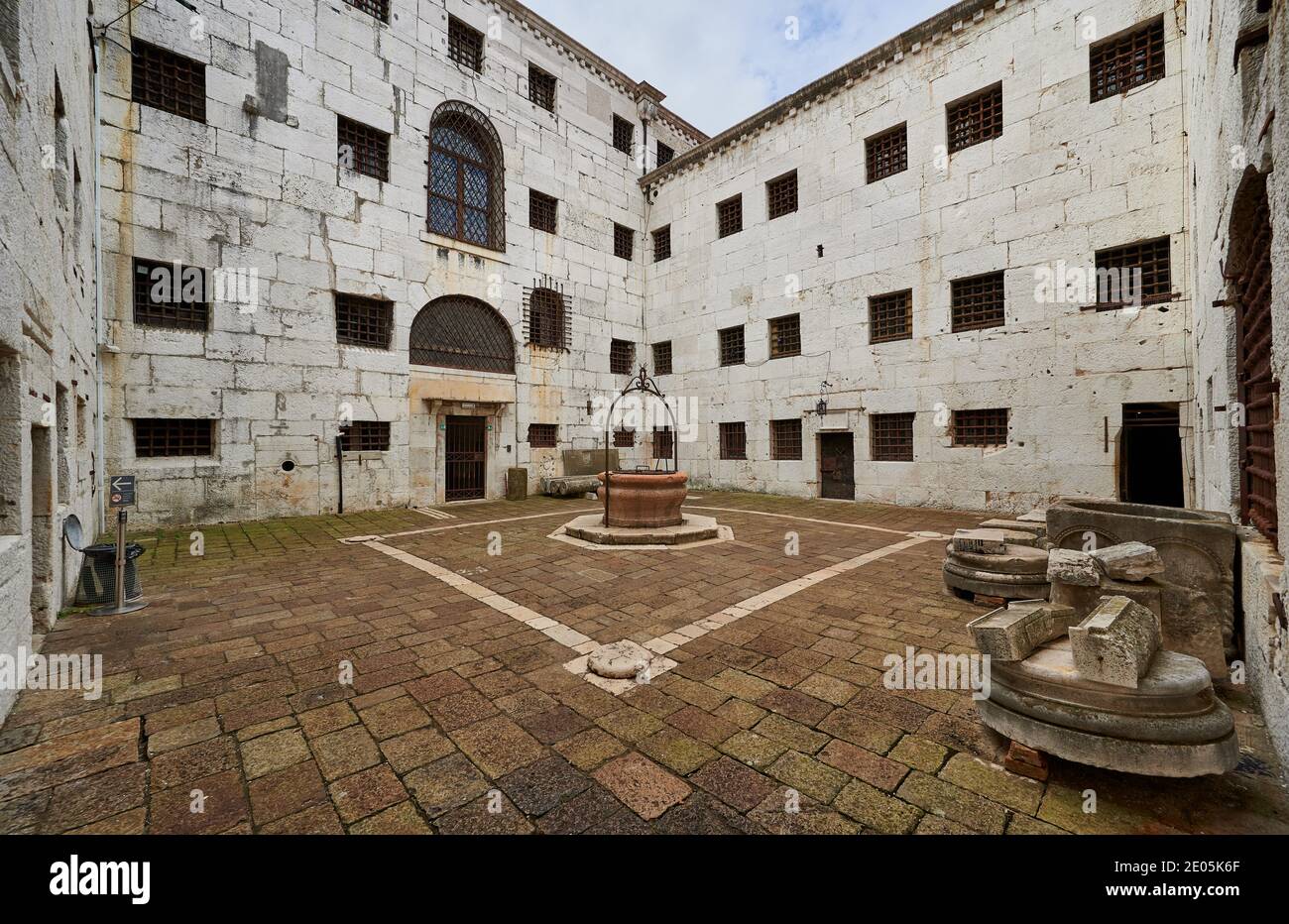 Cortile interno della Nuova prigione (Prigioni nuove), Venezia, Veneto, Italia Foto Stock