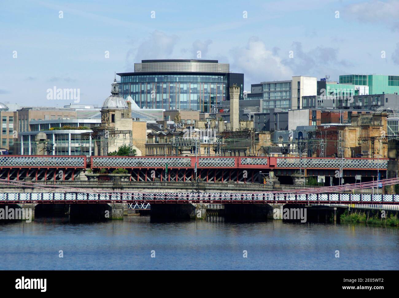 Ponti sul Clyde e la moderna Glasgow Foto Stock