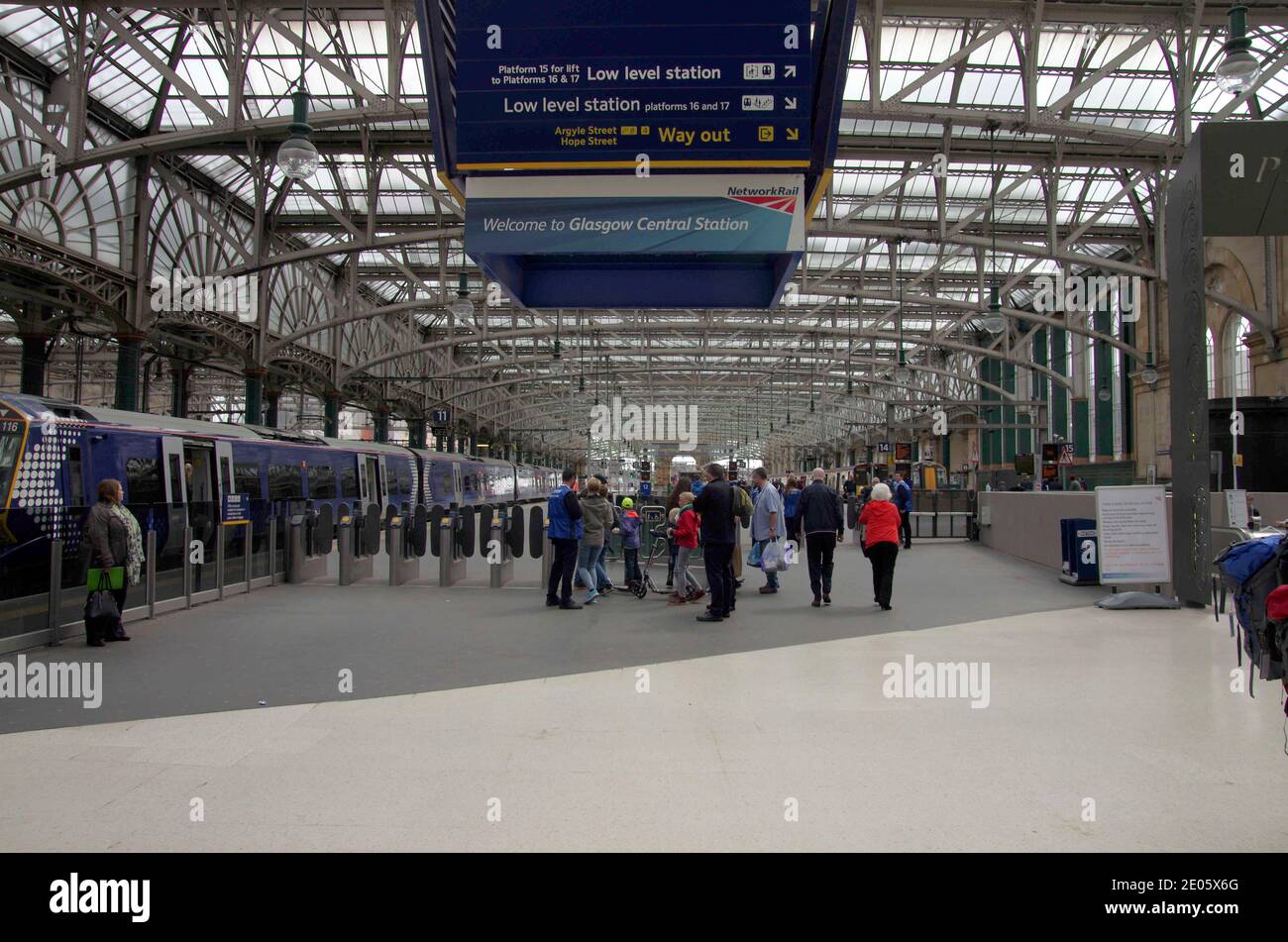 Piattaforme della stazione centrale di Glasgow Foto Stock