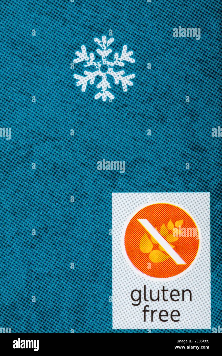 Simbolo senza glutine sull'imballaggio alimentare della M&S Plant Kitchen Budino di Natale senza glutine e latticini budino di Natale Foto Stock