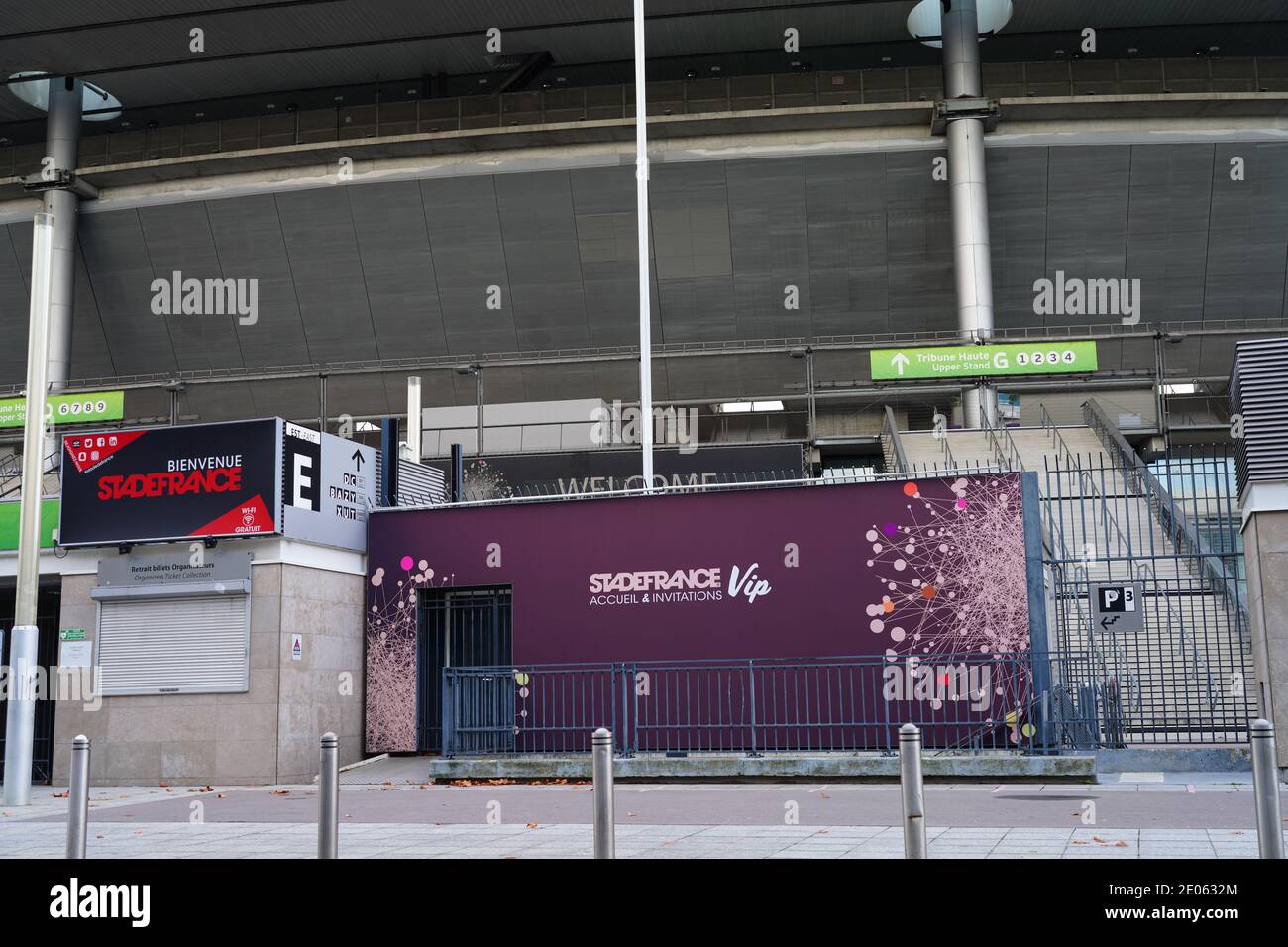 SAINT-DENIS, FRANCIA –25 DEC 2020- Vista dello Stade de France, un importante stadio di calcio situato vicino a Parigi a Saint-Denis. Foto Stock
