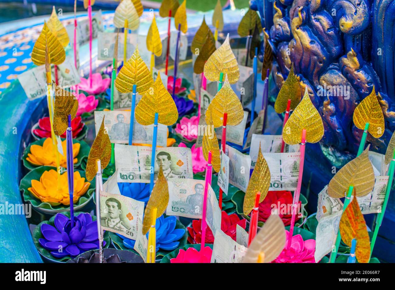 Thai Krathong presso il tempio Wat Khao Phra Khru si Racha Distretto Chonburi Thailandia Asia Foto Stock