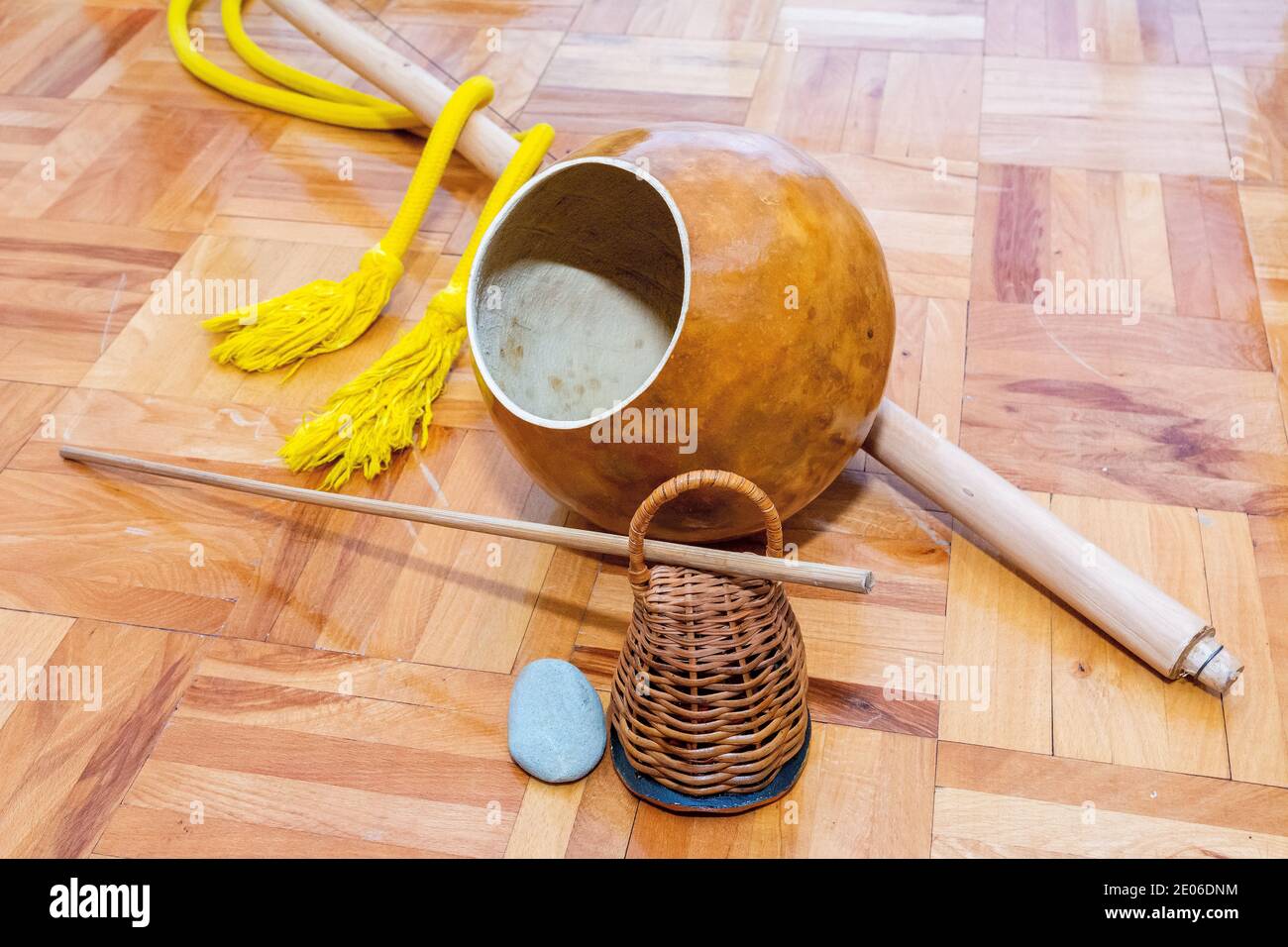 Berimbau - tradizionale strumento musicale brasiliano utilizzato in capoeira Foto Stock