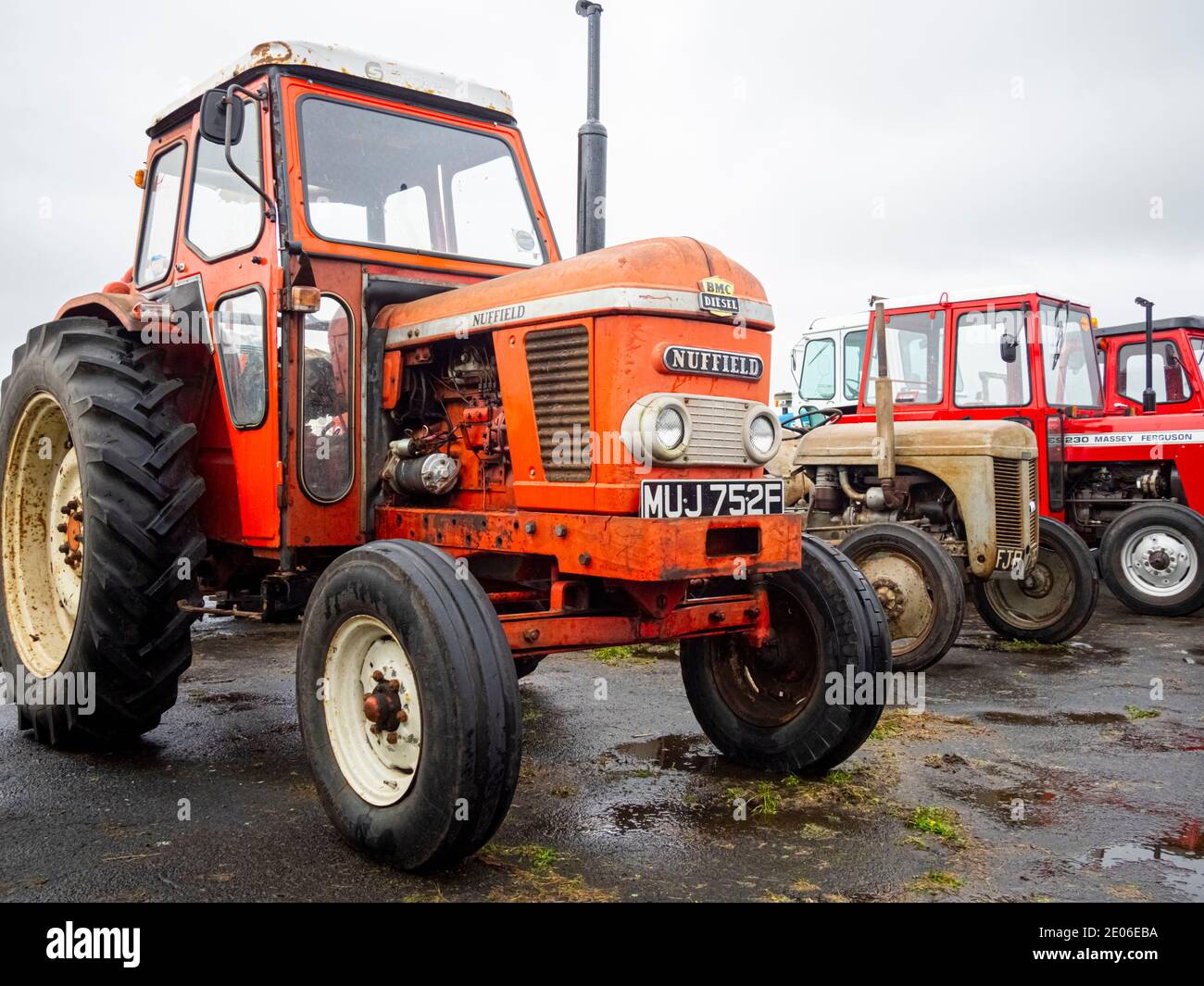 Antico trattore Nuffield in occasione di un raduno di trattori d'epoca nel  Nord Inghilterra orientale Foto stock - Alamy