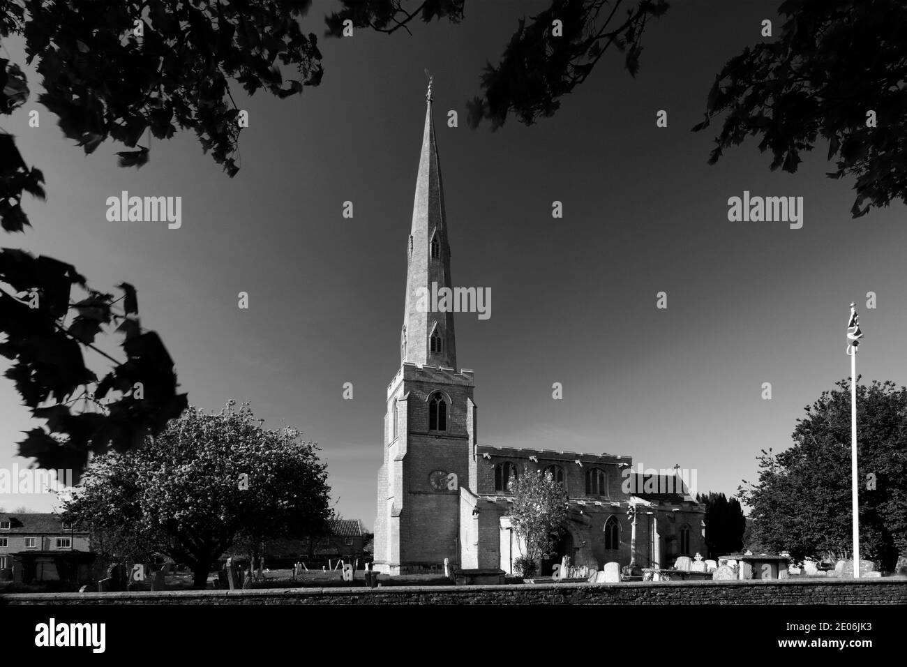 Primavera, chiesa di San Benedetto, villaggio di Glinton, Cambridgeshire, Inghilterra, Regno Unito Foto Stock