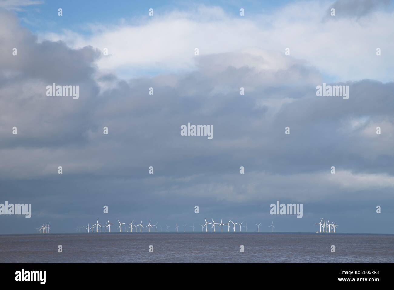 Turbine eoliche offshore Gwynt-y-Môr, costa del Galles del Nord Foto Stock