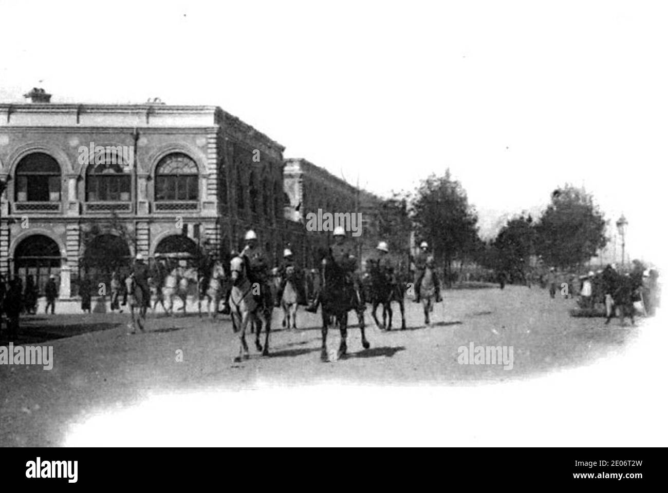 Le Général en chef passant la revue des Troupes à Tien-Tsin. Foto Stock