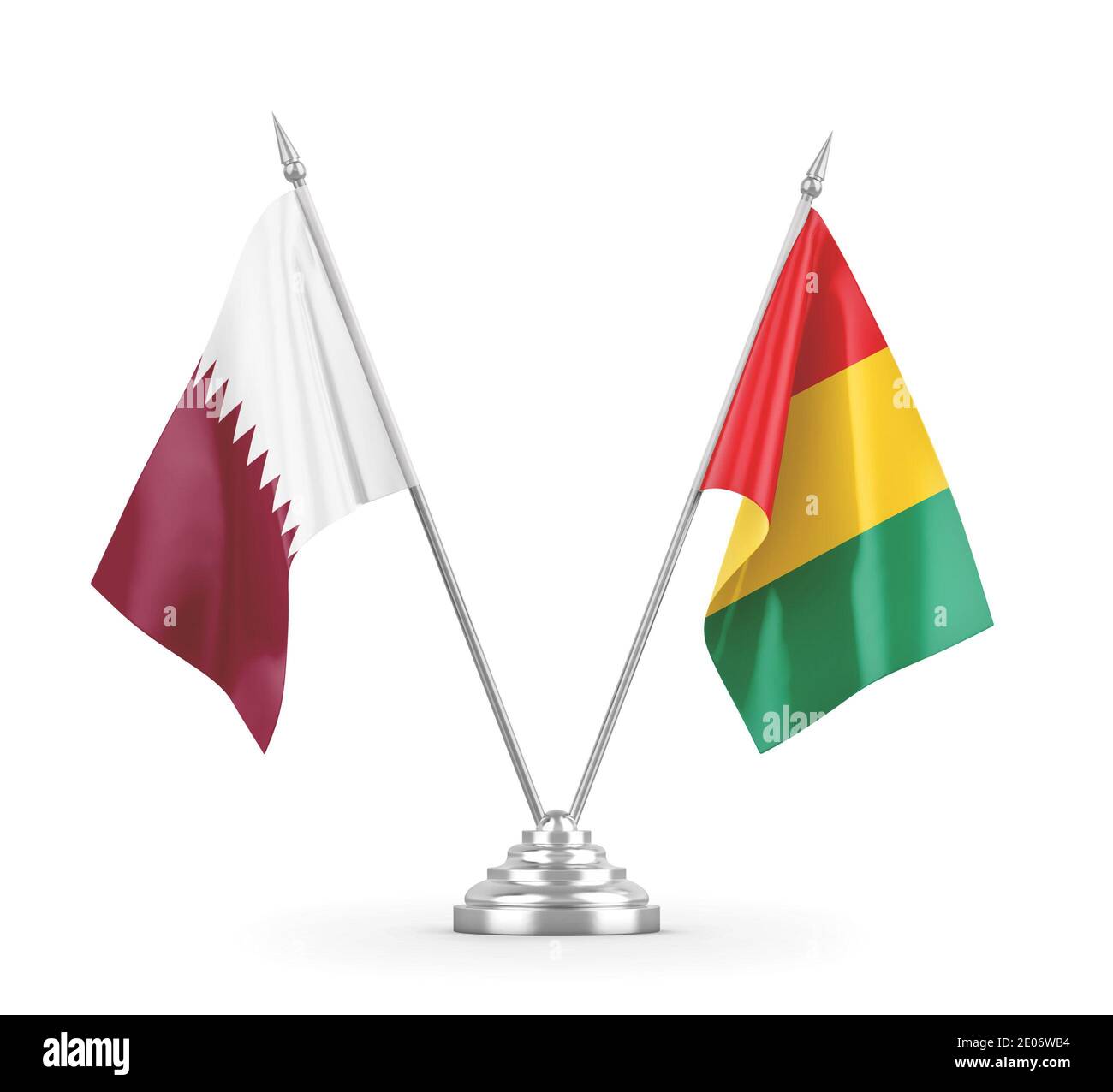 Bandiere da tavolo Guinea e Qatar isolate su sfondo bianco 3D rendering Foto Stock