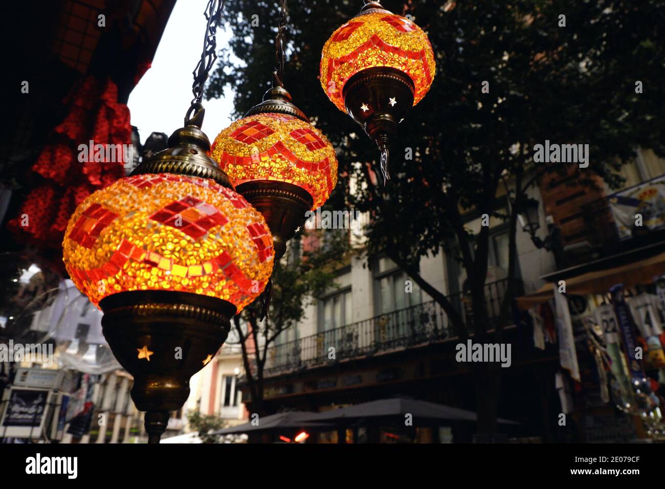 Luci di strada arabescate Foto Stock