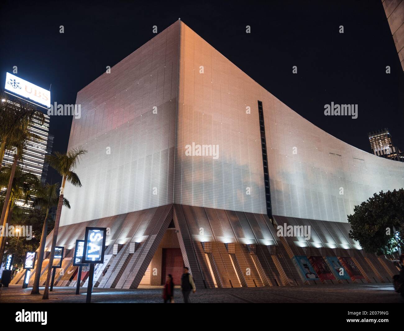 Centro Culturale di Hong Kong, Tsim Sha Tsui, Cina. Bella foto di questo bellissimo pezzo di architettura che è stato costruito dal Consiglio Urbano. Foto Stock