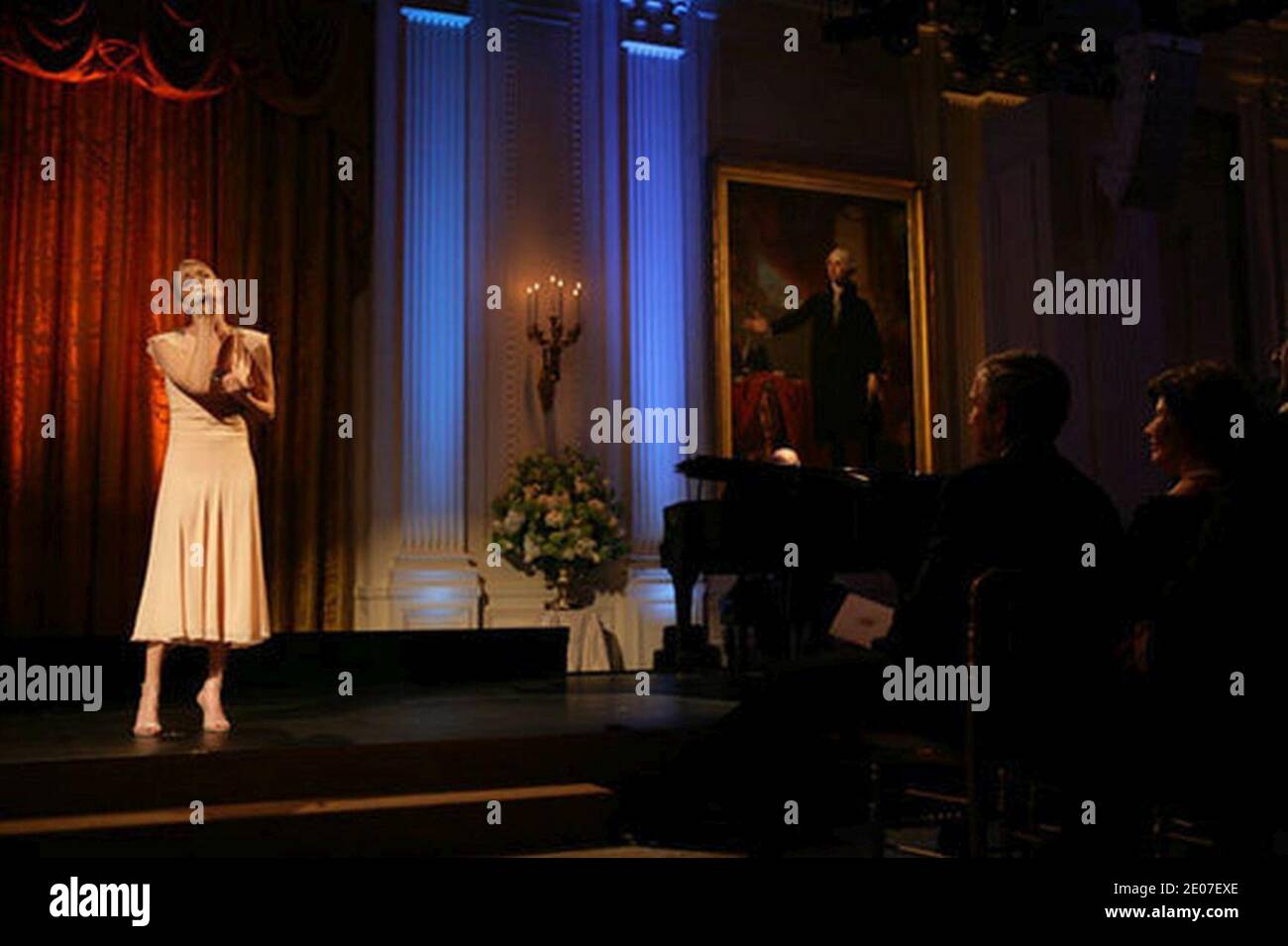 Leann Rimes si esibisce nella Sala Est della Casa Bianca. Foto Stock