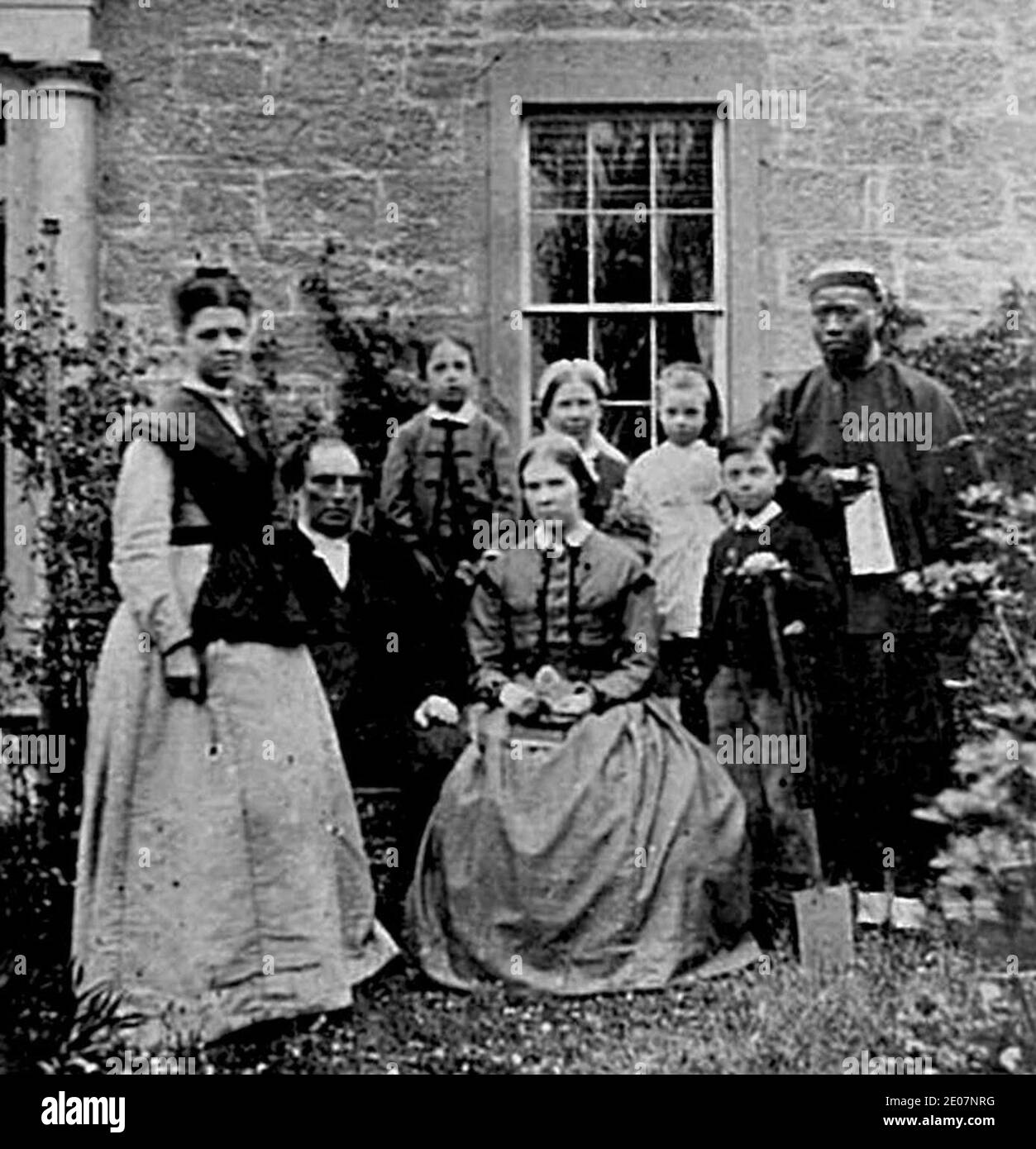 Famiglia-lege-con-Wang-Tao-in-Dollar-Scotland-1870. Foto Stock