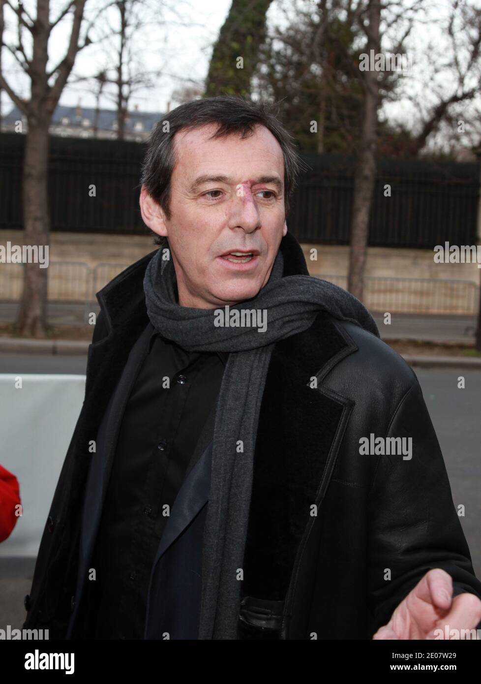 Jean-Luc Reichmann ha partecipato ad una registrazione televisiva a Parigi, Francia, il 4 gennaio 2012. Foto di Denis Guignebourg/ABACAPRESS.COM Foto Stock