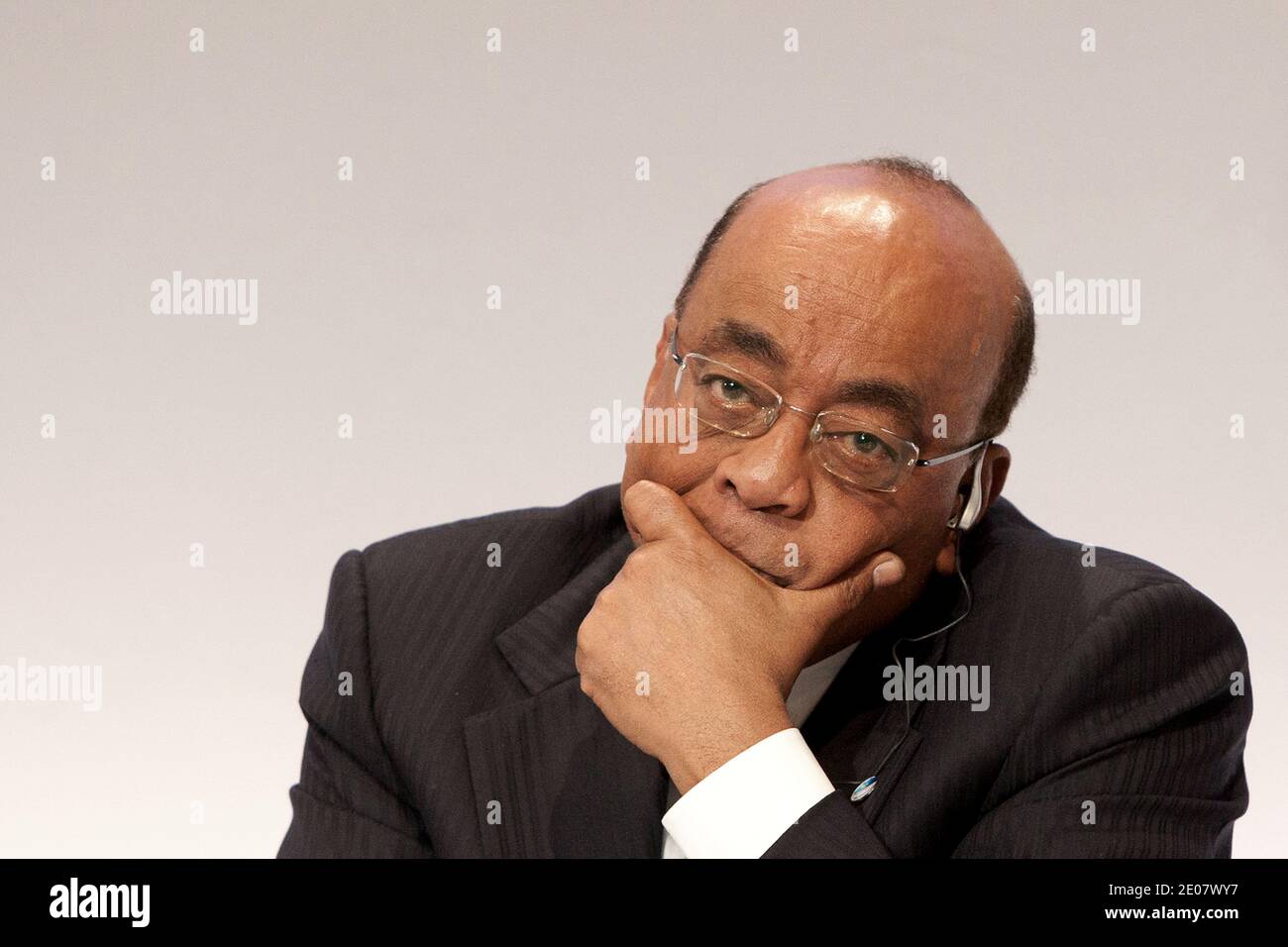 Fondatore della fondazione Mo Ibrahim, che sostiene il buon governo in Africa, Mo Ibrahim partecipa a un dibattito come parte della quarta edizione della 'Colloque Nouveau Monde' (New World Conference) al Ministero dell'Economia, a Parigi, Francia, il 05 gennaio 2012. Foto di Stephane Lemouton/ABACAPRESS.COM Foto Stock