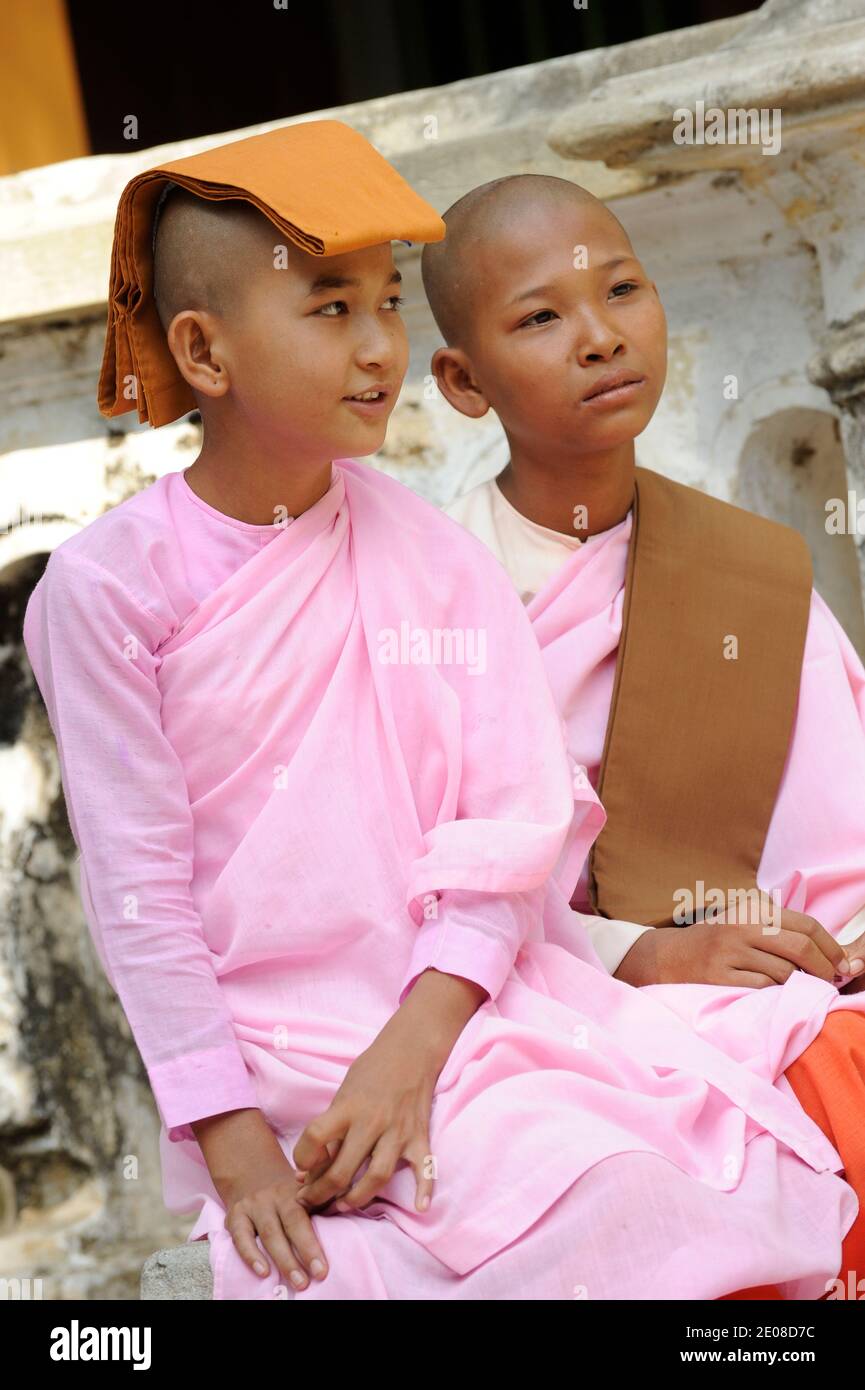 Comunità di monache buddiste a Sagaing, Birmania. Communaute des nonnes bouddhistes à Sagaing, Birmanie, 2012.Photo by David Lefranc/ABACAPRESS.COM Foto Stock