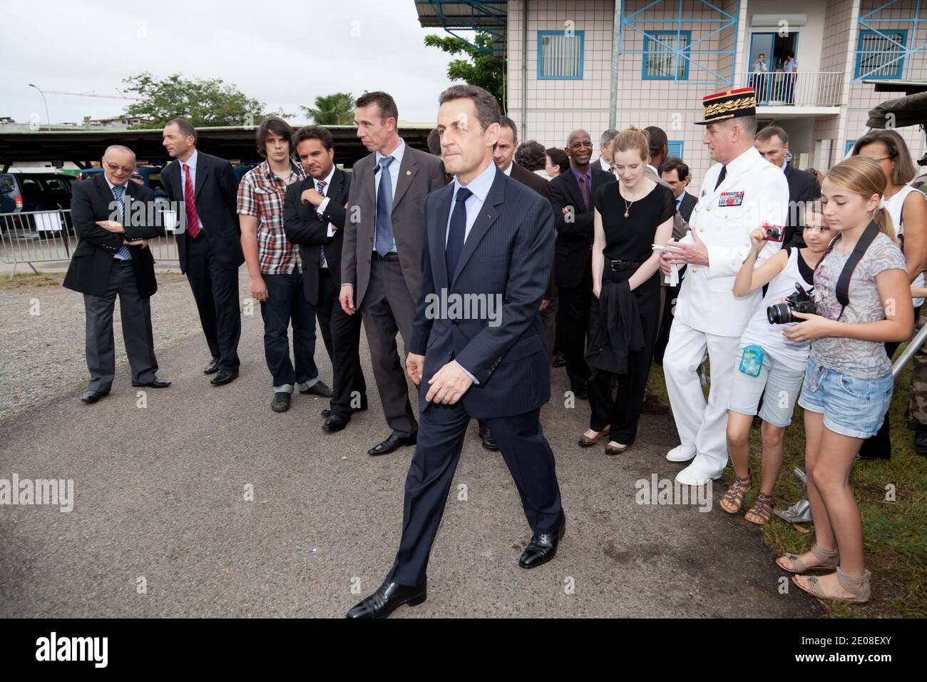 Il presidente francese Nicolas Sarkozy visita le truppe a Cayenne, Guiana francese, 21 gennaio 2012. Sarkozy è in Guyana francese per partecipare alle cerimonie di Capodanno per i territori e dipartimenti d'oltremare. Foto di Jody Amiet/ABACAPRESS.COM Foto Stock