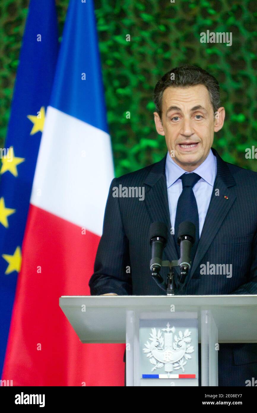 Il presidente francese Nicolas Sarkozy addresses truppe a Cayenne, Guyana francese, 21 gennaio 2012. Sarkozy è in Guyana francese per partecipare alle cerimonie di Capodanno per i territori e dipartimenti d'oltremare. Foto di Jody Amiet/ABACAPRESS.COM Foto Stock