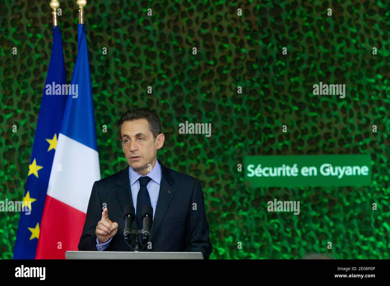Il presidente francese Nicolas Sarkozy addresses truppe a Cayenne, Guyana francese, 21 gennaio 2012. Sarkozy è in Guyana francese per partecipare alle cerimonie di Capodanno per i territori e dipartimenti d'oltremare. Foto di Jody Amiet/ABACAPRESS.COM Foto Stock