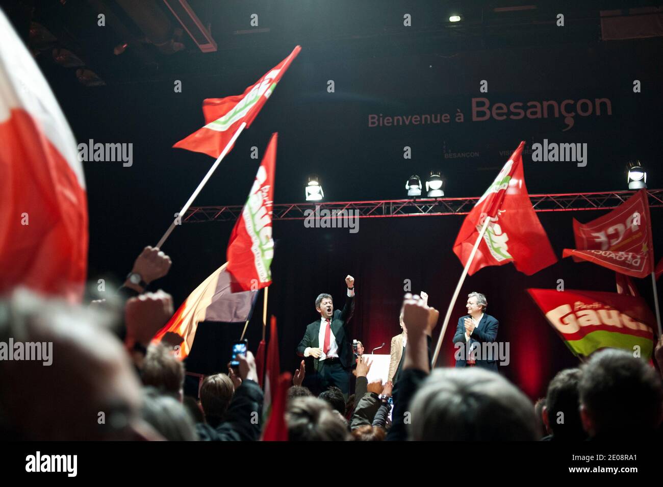 Il candidato presidenziale del fronte de Gauche Jean-Luc Melenchon tiene una riunione di campagna a Besancon, Francia orientale, 24 gennaio 2012. Foto di Arnaud Finistre/ABACAPRESS.COM Foto Stock