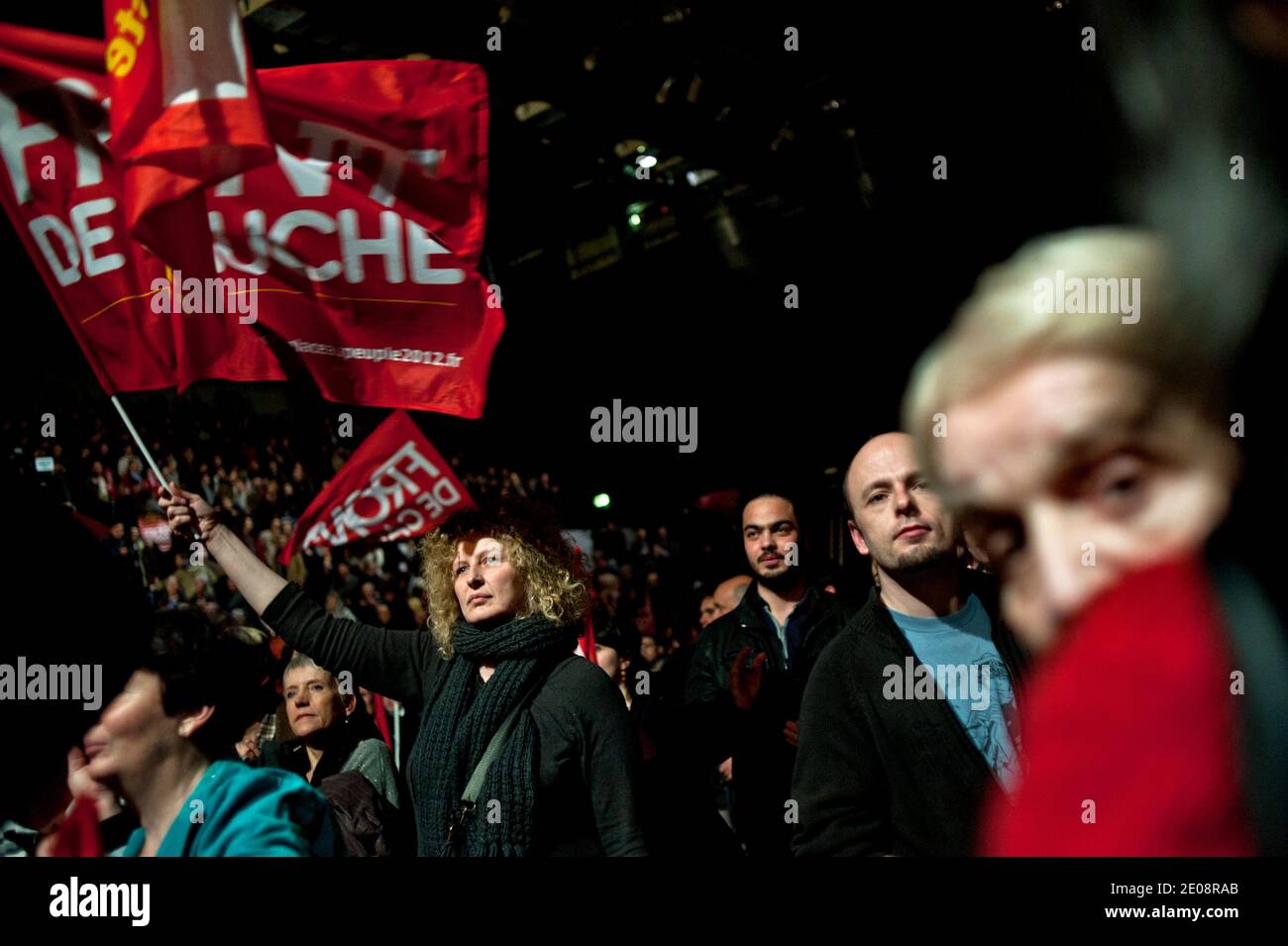 Il candidato presidenziale del fronte de Gauche Jean-Luc Melenchon tiene una riunione di campagna a Besancon, Francia orientale, 24 gennaio 2012. Foto di Arnaud Finistre/ABACAPRESS.COM Foto Stock