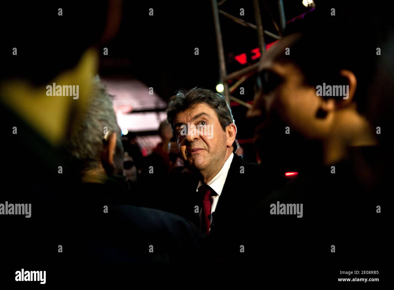 Il candidato presidenziale del fronte de Gauche Jean-Luc Melenchon tiene una riunione di campagna a Besancon, Francia orientale, 24 gennaio 2012. Foto di Arnaud Finistre/ABACAPRESS.COM Foto Stock