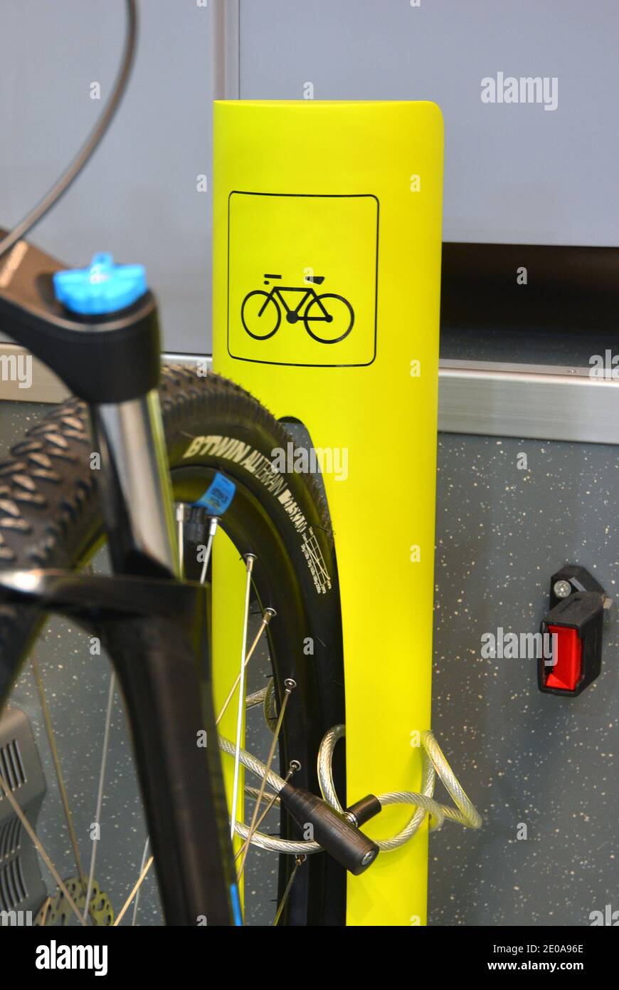 Milano, Lombardia, Italia - 10-03-2019-Expoferroviaria Area Fiera dedicata al trasporto in bicicletta su carro ferroviario Foto Stock