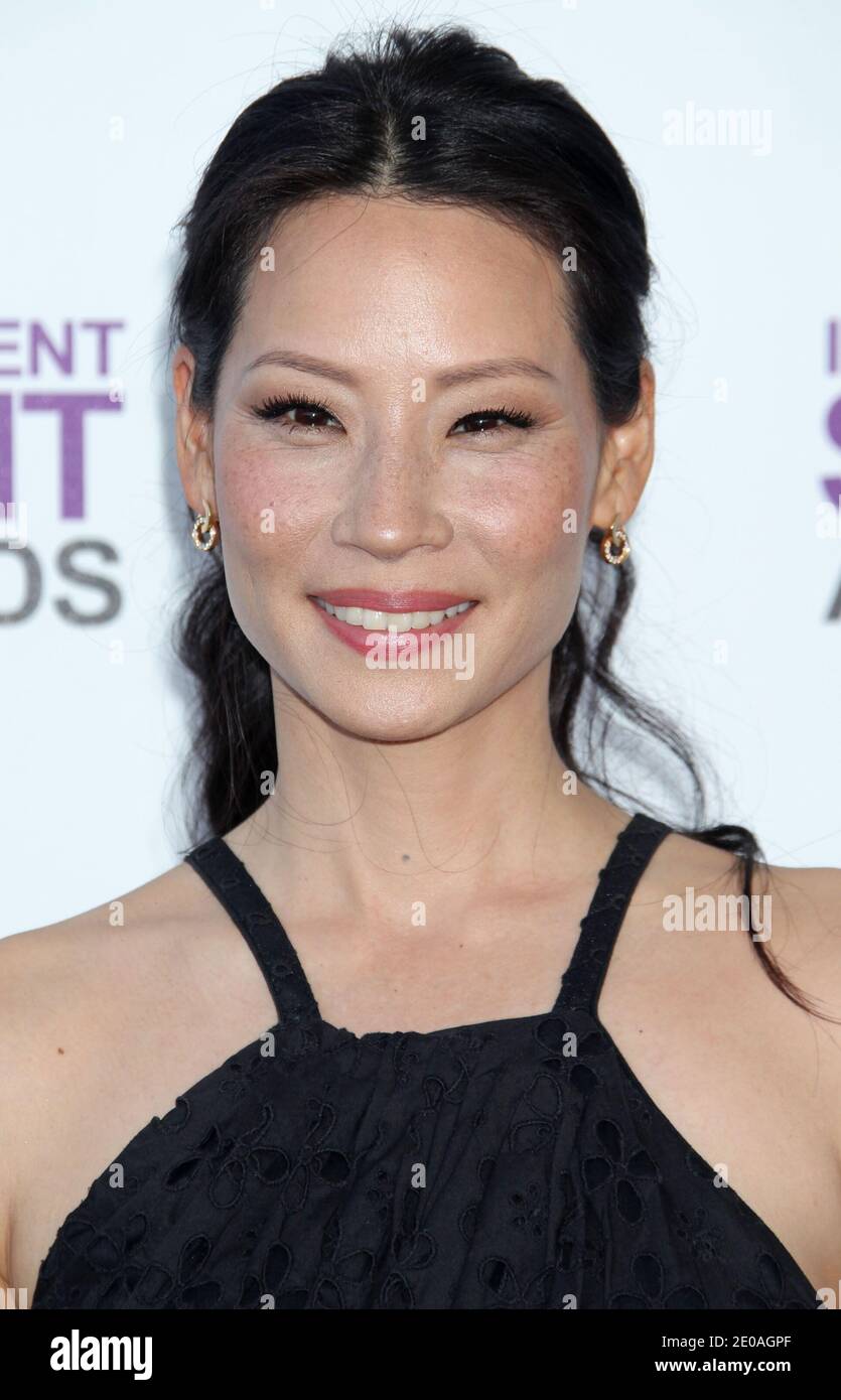 Lucy Liu, il 27° Premio annuale Film Independent Spirit, arriva alla spiaggia di Santa Monica, Los Angeles, CA, USA il 25 febbraio 2012. (Nella foto: Lucy Liu). Foto di Baxter/ABACAPRESS.COM Foto Stock