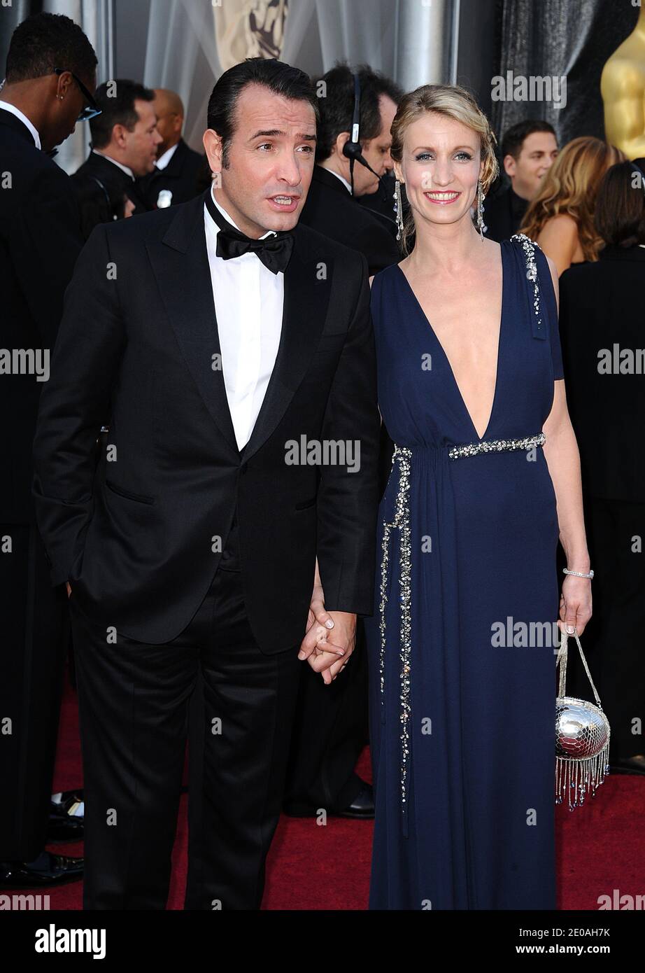 Jean Dujardin e Alexandra Lamy arrivano all'84° Premio annuale dell'Accademia, tenutosi presso il Kodak Theatre di Los Angeles, CA, USA il 26 febbraio 2012. Foto di Lionel Hahn/ABACAPRESS.COM Foto Stock