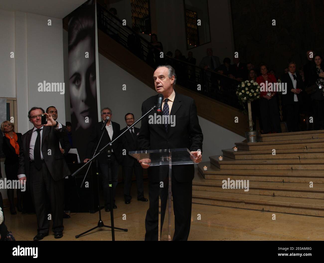 Frederic Mitterrand in posa alla festa di celebrazione del 92° compleanno di Michele Morgan, a Puteaux, in Francia, il 29 febbraio 2012. Foto di Marco Vitchi/ABACAPRESS.COM Foto Stock