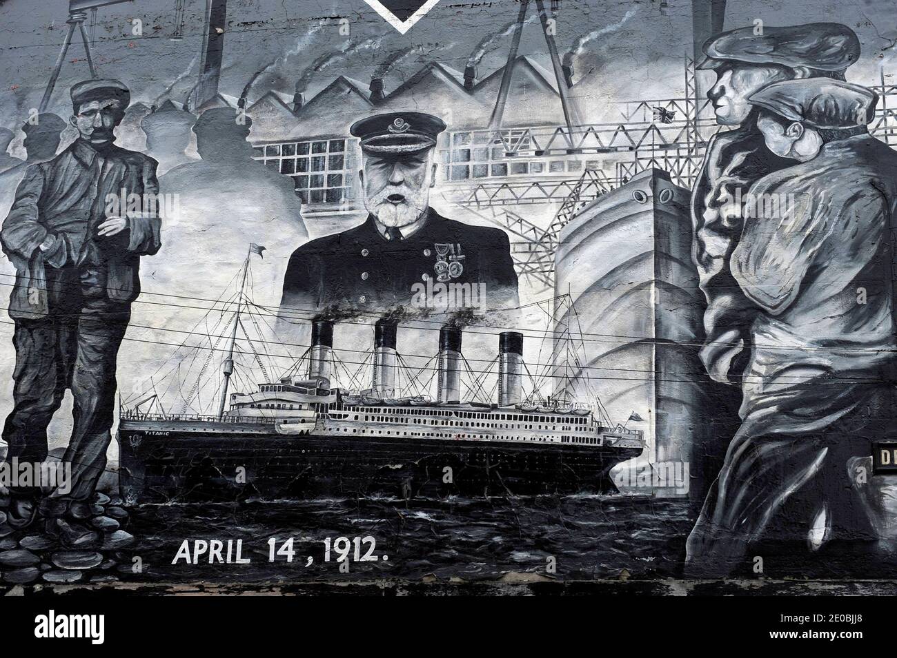 Questo murale in un'area protestante rende omaggio al Capitano Smith, morto nel lavello del Titanic, a Belfast, Regno Unito nel marzo 2012. Foto Stock