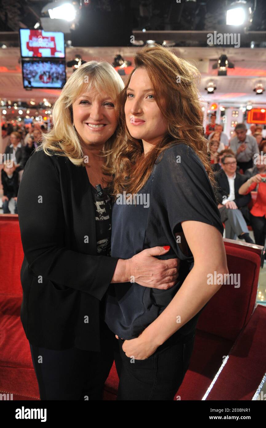 Charlotte de Turckheim e sua figlia Julia Piaton al Taping di Vivement Dimanche il 14 marzo 2012 a Parigi, Francia. Foto di Max Colin/ABACAPRESS.COM Foto Stock