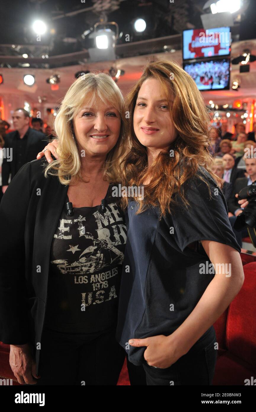 Charlotte de Turckheim e sua figlia Julia Piaton al Taping di Vivement Dimanche il 14 marzo 2012 a Parigi, Francia. Foto di Max Colin/ABACAPRESS.COM Foto Stock