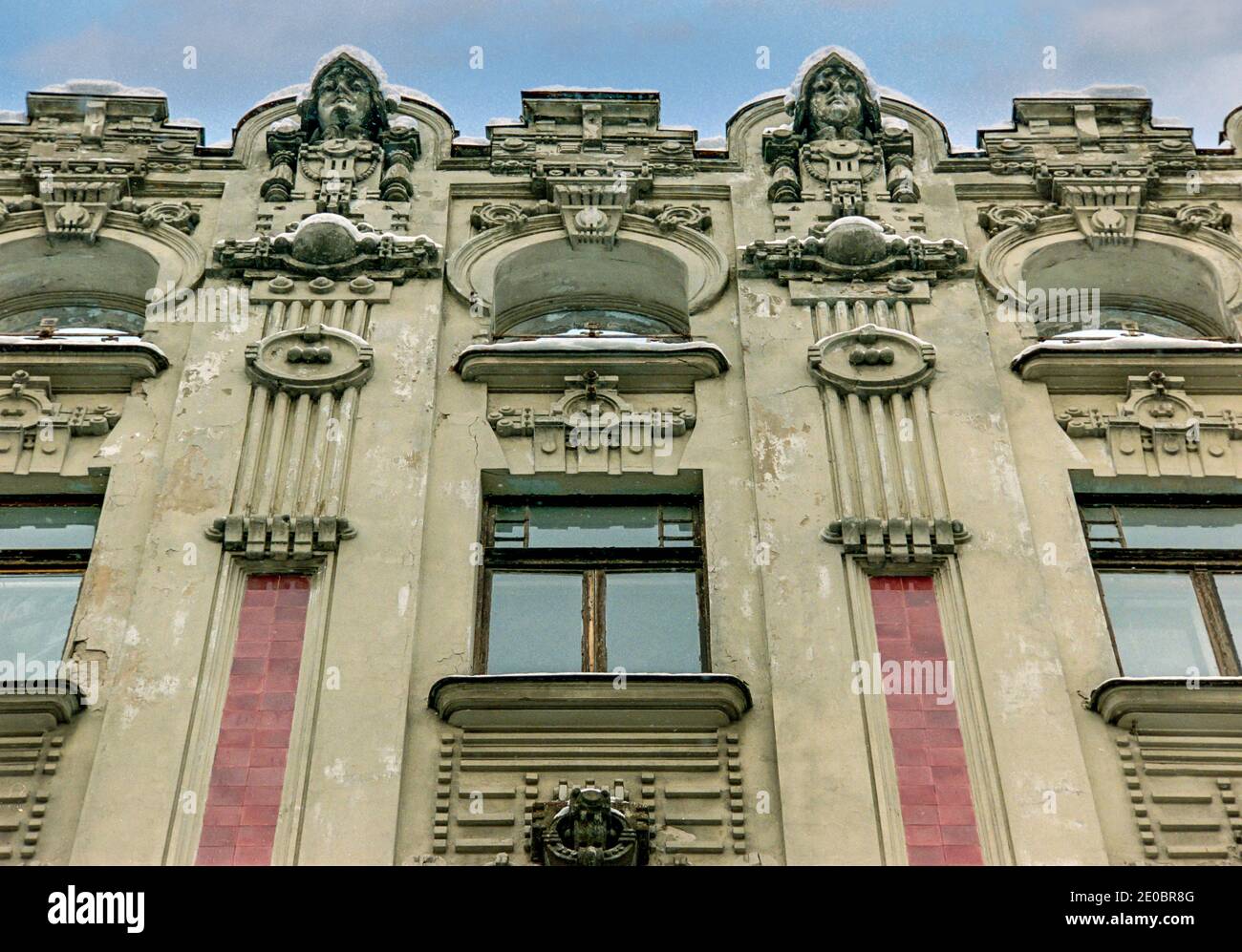 Facciata di stile art nouveau edificio di appartamenti in Alberta street (Alberta iela 2a) dall'architetto Mikhail Eisenstein in Riga Foto Stock